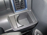 運転席前にカップホルダーがあります。