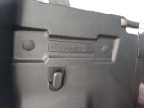 後席にも荷物を掛けるフックがございます。