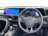 運転席まわりです。 各操作スイッチは使いやすい位置に配置されてます。