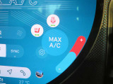 シートヒーター、ステアリングヒーターもついています★