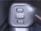 充電用USB端子を装備しております。