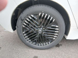 標準アルミホイールとラジアルタイヤ