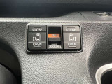 運転席からも自動スライドドアの開閉操作ができます!