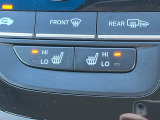 冷えが気になる方にもうれしい、運転席&助手席シートヒーター。