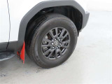 装着タイヤサイズは、265/65R18です。アルミホイールを装着しております。