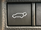 【パワーバックドア】スマートキーや運転席のボタンを押すだけでリアゲートが自動で開閉します!荷物を持っている時や、高い位置にあるバックドアを閉める際に便利な機能です♪