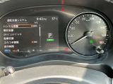 メーターディスプレイにて、運転支援システムの設定変更が可能です。併せて表示されているのが、入庫時の走行距離になります。