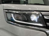 【LEDヘッドランプ】明るいライトが夜間の安全運転をサポートします。消費電力も少なく長寿命です。
