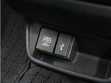 ◆USBチャージャー、12Vの電源ソケット◆使いやすい場所に装備されています。