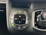 左右独立温度コントロールフルオートエアコンです。運転席、助手席それぞれで独立して温度設定ができます。冷え性の方が乗っても安心ですね♪