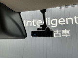 日産純正ドライブレコーダはオールインワンタイプ、フルハイビジョン録画対応で高精細な映像を記録できます。記録した映像は、ナビゲーションでその場で確認できます。フロントカメラです。