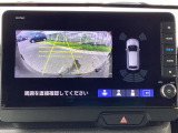 バックモニター付きで、車庫入れやバック時の後方確認をしっかりサポート。モニターに映し出される映像で死角も確認しやすく、狭い場所での駐車や後退時の操作をより安心して行えます。