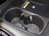 運転席の届きやすいところにドリンクホルダーがついています。視線をそらすことなく手に取れるので運転に集中できて安心ですね。