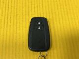 スマートキーはかばんやポケットに入れておけば、ドアのロックアンロックやエンジンの始動が可能!スペアキーは欠品となります。