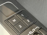 メモリー機能付きパワーシートを装備!3名様分のポジションを記憶でき、誰が乗っても元のポジションにボタン一つで戻せるため、毎回、シートを調整する手間が省くことができます。