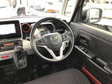 運転手が目線を落とさずに情報を得られるレイアウトを意識して設計されたマツダレイアウト