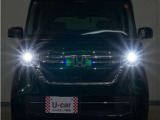 LEDヘッドライト(オートハイビーム機能付)が搭載されており、遠くまで明るく均一に照らし、高速道路等での安心感が向上しております。