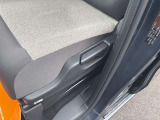 毎日過ごす運転席は要チェック。シートのへたり・擦れ、視界のイメージまで伝わる重要ポイント。