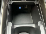 充電用USB端子付き。スマートフォンなどの充電に便利です。