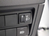 人や荷物を満載しても、対向車や先行車に迷惑をかけない、室内からヘッドライトの光軸を調整できます。