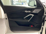 2024年式X1 xDrive20d xLine。ミネラルホワイトのボディにブラックヴァーネスカレザーを組み合わせ、ハイラインパッケージを装備しています。