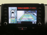 パノラミックビューモニター搭載。カメラで車両周囲の状況を映し出すため、狭い場所での駐車などに役立ちます。
