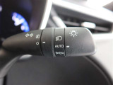 オートマチックハイビームとは、先行車や対向車のライトを認識し、ハイビームとロービームを自動で切り替える機能です。夜道の視界を確保します。詳細は販売店スタッフまでおたずねください。