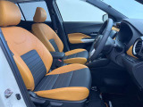 運転席も広くゆとりのある室内です