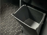 メガネやサングラスなど、よく使う小物を収納するのに便利なボックスです