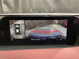 360度モニターは、4つのカメラによる前後左右・俯瞰映像でドライバーからは見えない領域の危険認知をサポート!全周囲の死角を減らし、狭い駐車場や幅寄せ、T字路の進入などの運転の安心感を高めます!