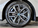 アウトバーンの走行を見据えたBMWの足回りは高い走行性能にこだわりが御座います。