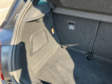 ハッチバックですがたくさん荷物は載りますよ。