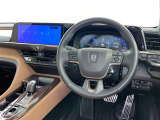 運転席まわりです。 各操作スイッチは使いやすい位置に配置されてます。