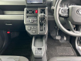 運転のしやすさを最優先に設計された見晴らしの良いインパネ。車両間隔が掴みやすく狭い道でも安心。