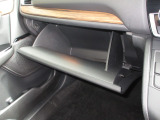 豊富な収納で、いつもすっきりとした車内、ほしい場所にちょうど良い収納を備えました。