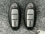 【インテリジェントキー】カバンやポケットに入れたままでもドアの施錠・開錠が可能なスマートキーを装備。スタートボタンのオン・オフ時もカギを取り出す必要がないからとっても便利です♪
