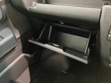 品質へのこだわり!フロアマットやシートなど車内をキレイに清掃し、ニオイや汚れなどを徹底的にクリーニングしてもらっております。室内はピカピカです☆