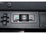 助手席グローブボックス内にビルトイン収納されたETC2.0になります。