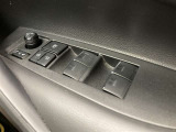 もちろん、パワーウインドウもついております。ワンタッチで窓の開閉が可能です!