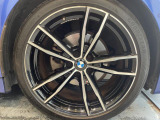 BMWならではの卓越した走りを支えるホイールと足回りです!日本車の走りに慣れている方にもぜひ体感して頂きたいほど、高いレベルでまとまっています!