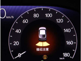 パーキングセンサー装備  センサーが周辺の障害物を検知。音とディスプレー表示で障害物との距離をお知らせし、ドライバーに注意を促します。