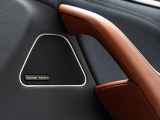 メーカーオプションのharman/kardonプレミアムサウンドは室内を包み込むコンサート会場のような音を奏でます。