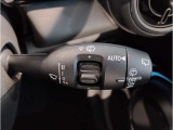 MINIの内装はとにかく『円』に拘ったデザインコンセプトが一目で伝わってきます。これほど円形に拘った車は他に御座いません。伝統のデザイン、トグルスイッチなど遊び心のある内装で御座います。
