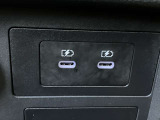電源用としてUSBポートが付いてます。スマートフォンやタブレット端末の充電に使用して下さい。