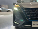 夜間走行の様々な局面に対し、LEDヘッドランプで視認性をしっかり確保。ハロゲンヘッドランプのおおよそ2倍の光量で、広範囲に明るくドライバーをサポートしてくれます。