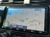 純正ナビを装備。タッチパネル式で使いやすく、お出かけもラクラクです。