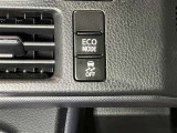 エアコン吹き出し口横にECOモードスイッチ・VSC OFFスイッチが付いています。
