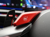 【M1スイッチ】エンジン、サスペンション、ステアリングなどの設定を自分好みに記憶させ、ワンプッシュで呼び出せる専用ボタンです。