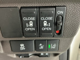 パワースライドドアの開閉はスマートキーのリモコンやドアノブは勿論、運転席側のスイッチ操作でも開閉ができ、安全・簡単です