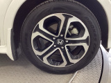 純正アルミホイールです。足元が引き立つので、車全体のイメージがアップしますよ!